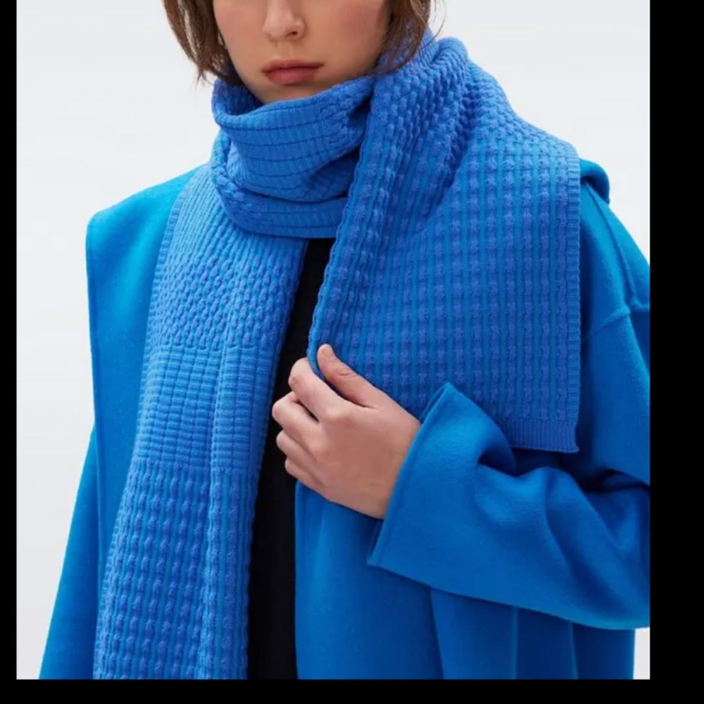 NWT Diane Von Furstenberg Blue Megara Scarf. Cozy-chic? Wool- blend jacquard